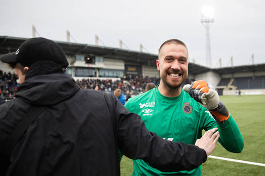 Gefles målvakt Tim Markström jublar