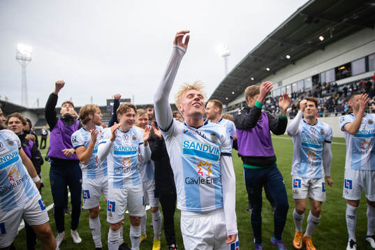 Gefles Oskar Karlsson jublar