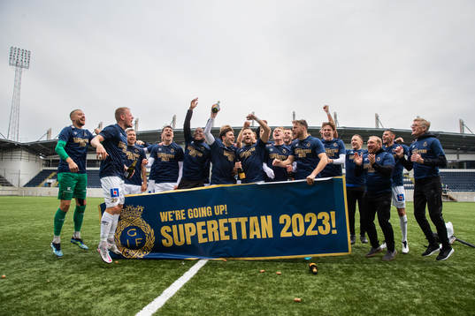 Gefles spelare jublar