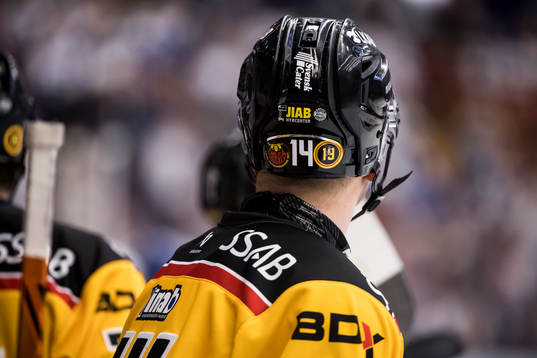 Luleås hjälm med nummer 19 för Tobias Forsberg