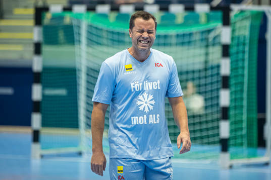 Malmölirares Daniel Andersson grinar illa