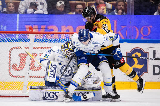 Leksands målvakt Kasimir Kaskisuo och Lian Bichsel mot