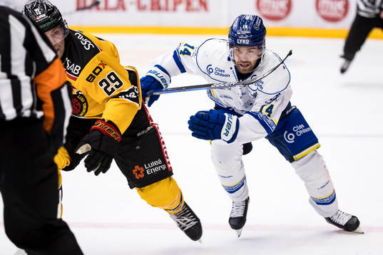 Luleås Erik Gustafsson och Leksands Oskar Lang