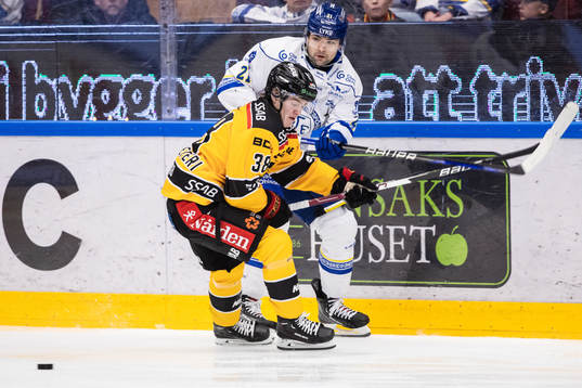 Leksands John Quenneville och Luleås Olli Nikupeteri