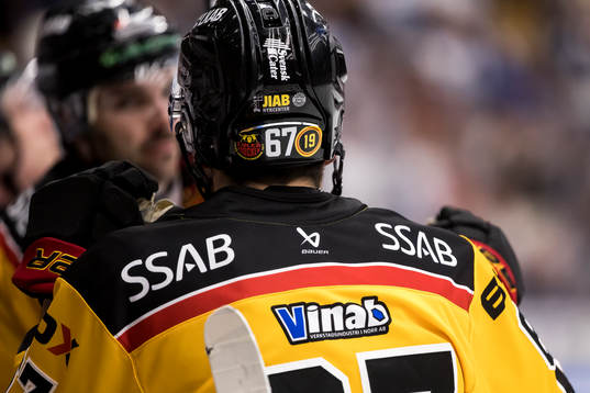 Luleås hjälm med nummer 19 för Tobias Forsberg