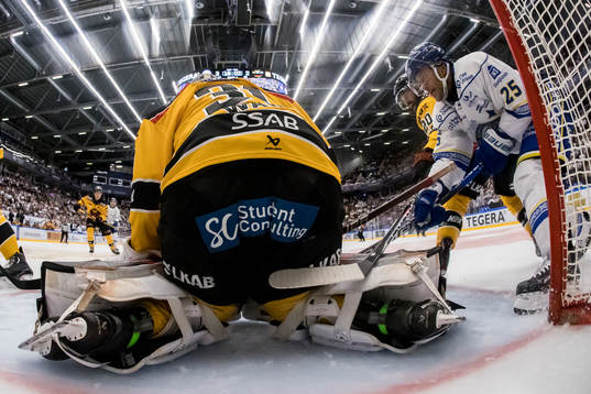 Luleås målvakt Matteus Ward och Leksands Carter Camper