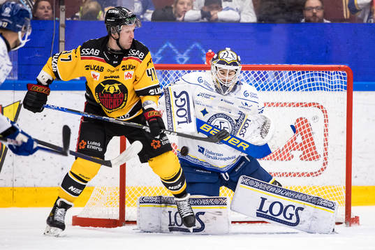 Luleås Leo Komarov och Leksands målvakt Kasimir Kaskisuo