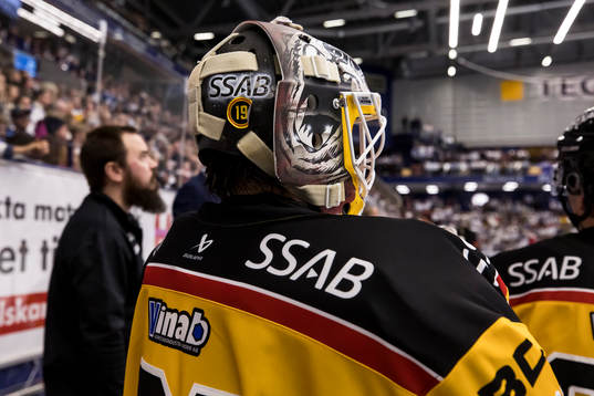 Luleås hjälm med nummer 19 för Tobias Forsberg