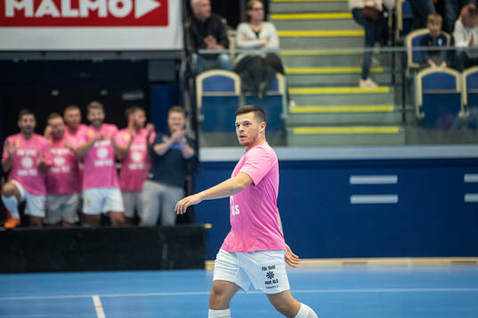 under fotbollsmatchen i För livet cupen mot ALS mellan