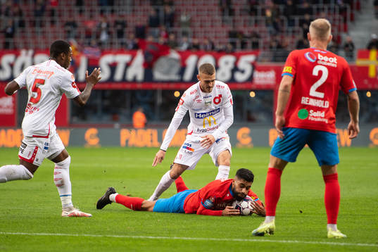 Degerfors Christos Gravius och Helsingborgs Amin Al-Hamawi