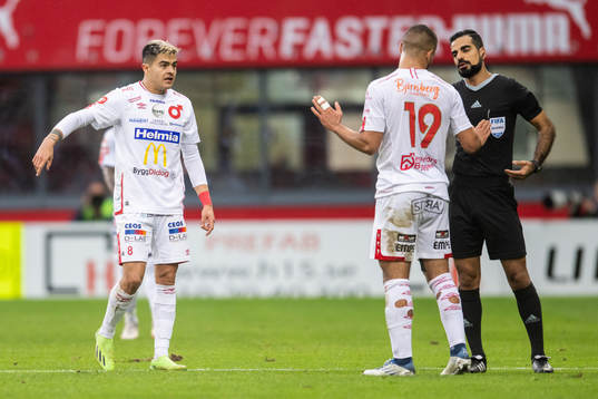 Degerfors Diego Campos, Omar Faraj och domare Mohammed