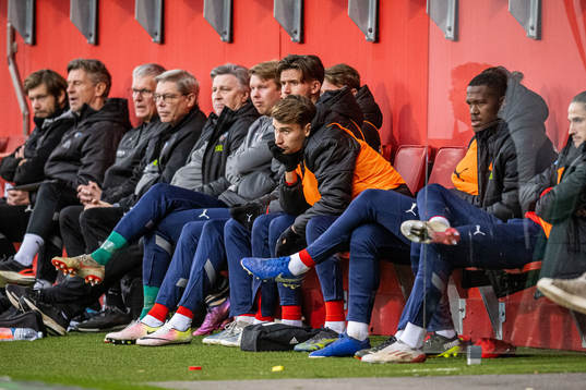 Helsingborgs spelare på bänken deppar