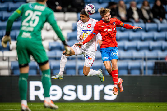 Degerfors Elyas Bouzaiene och Helsingborgs Simon Bengtsson