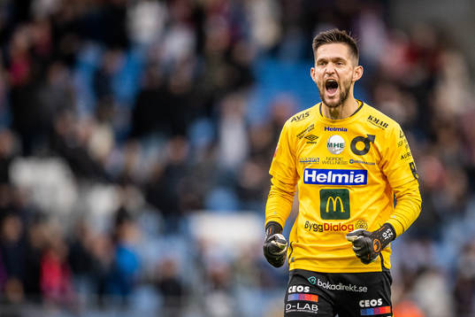 Degerfors målvakt Jeffrey Gal jublar