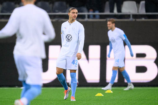 Malmö FFs Elison Makolli innan fotbollsmatchen i