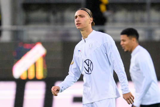 Malmö FFs Elison Makolli innan fotbollsmatchen i