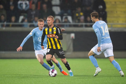 Malmö FFs Hugo Larsson och Häckens Mikkel Rygaard Jensen