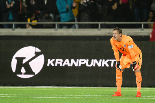 Malmö FFs målvakt Johan Dahlin deppar