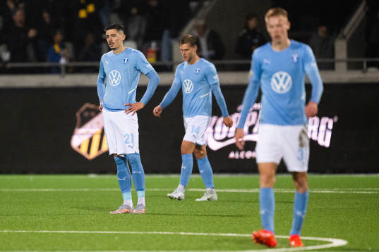 Malmö FFs Dennis Hadzikadunic deppar