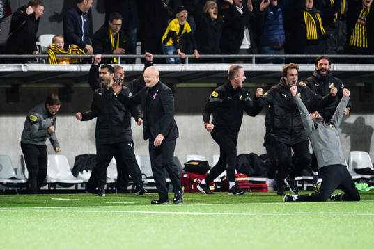 Häckens tränare Per-Mathias Høgmo jublar