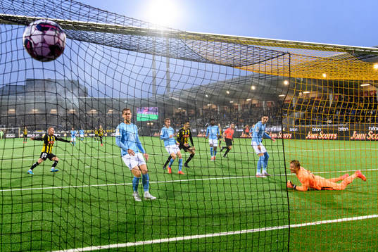 Häckens Lars Olden Larsen (ej i bild) gör 1-0 bakom