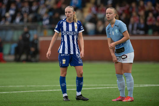 IFK Göteborgs Felicia Holmberg och Vikens Tuva Mossberg