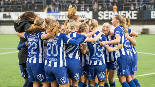 IFK Göteborgs spelare jublar