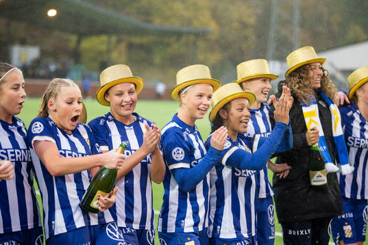 IFK Göteborgs spelare firar segern