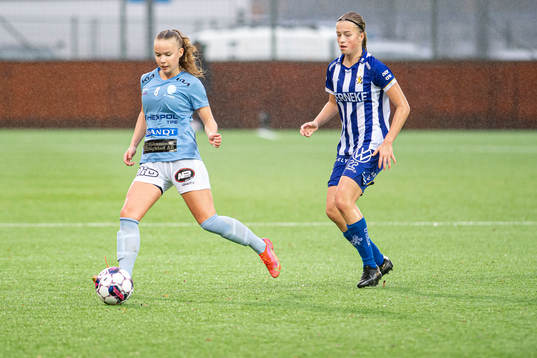 Vikens Tuva Mossberg och IFK Göteborgs Emma Broddheimer
