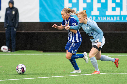 IFK Göteborgs Leia Molund och Vikens Tilda Blomquist