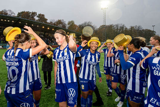 IFK Göteborgs spelare jublar