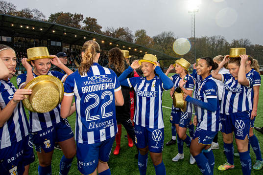 IFK Göteborgs spelare jublar