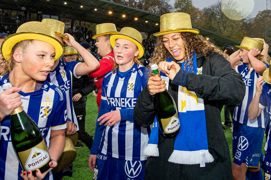 IFK Göteborgs spelare jublar