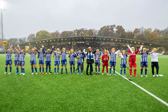 IFK Göteborgs spelare jublar