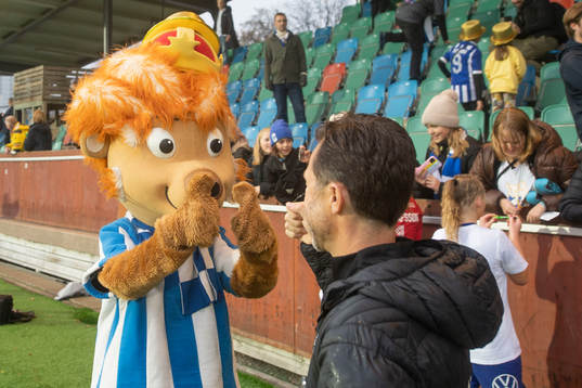 Lejonet Leo och IFK Göteborgs Tränare Peter Svanström