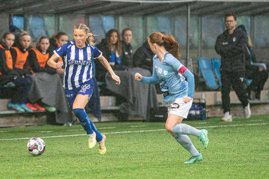 IFK Göteborgs Ebba Fjordskär och Vikens Lagkapten Klara