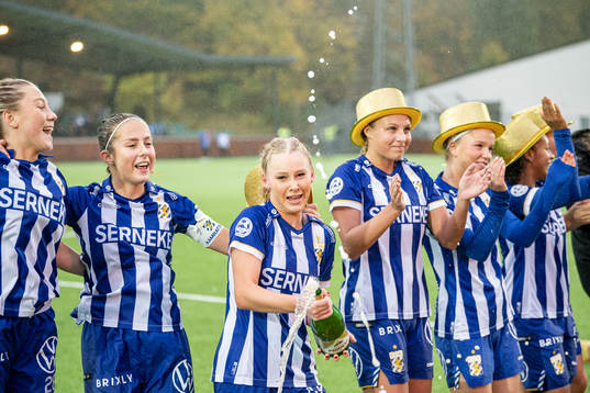 IFK Göteborgs spelare jublar