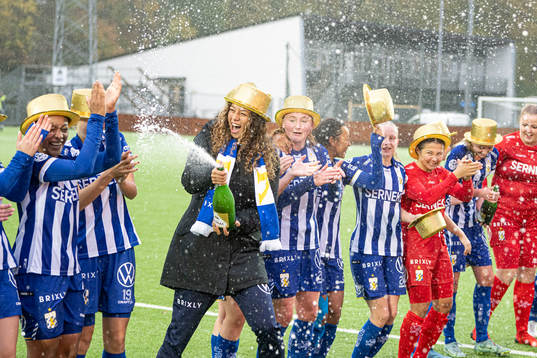 IFK Göteborgs spelare jublar