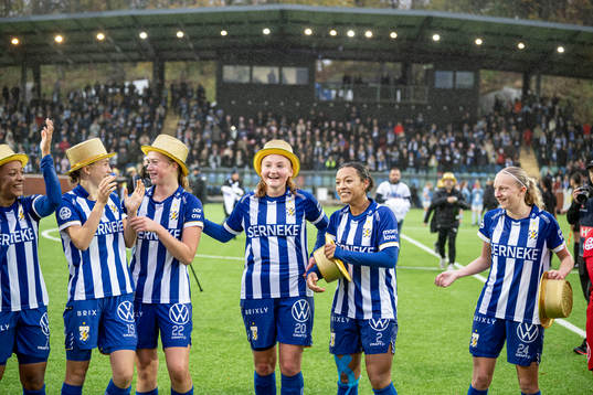 IFK Göteborgs spelare jublar
