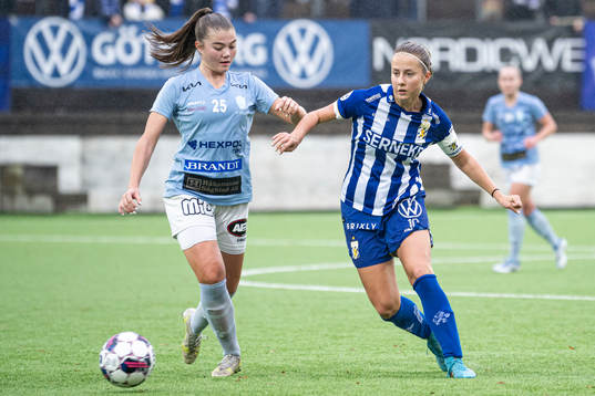 Vikens Joanna Facht och IFK Göteborgs Lagkapten Isabella