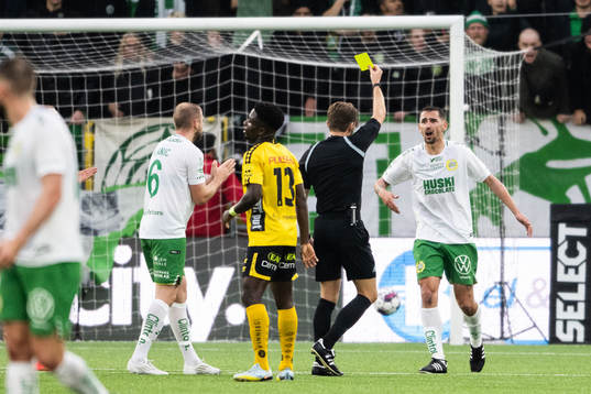 Hammarbys Loret Sadiku får gult kort