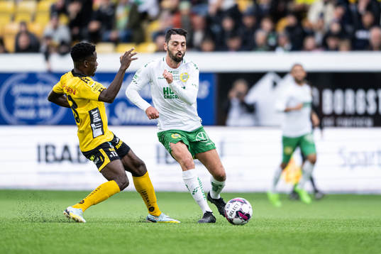 Elfsborgs Michael Baidoo och Hammarbys Nahir Besara