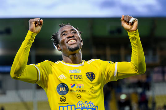 Bläddra bland fler bilder av Fotboll, Ettan södra, herr, Falkenberg - Trollhättan