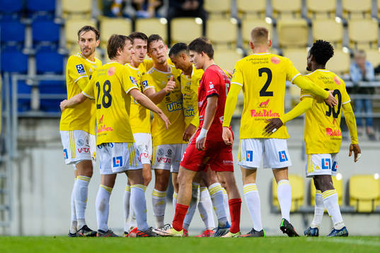 Falkenbergs spelare jublar