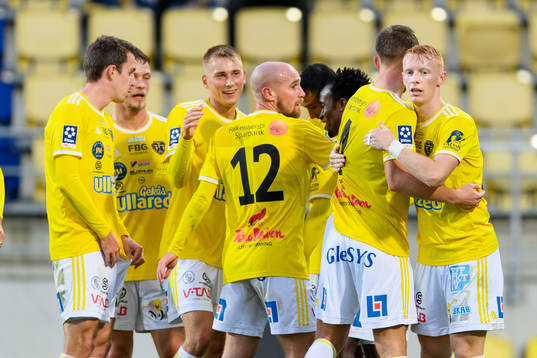 Falkenbergs spelare jublar