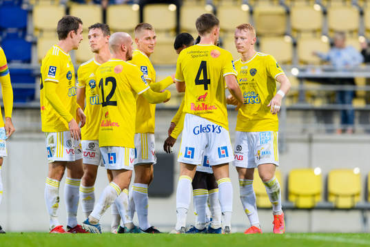 Falkenbergs spelare jublar