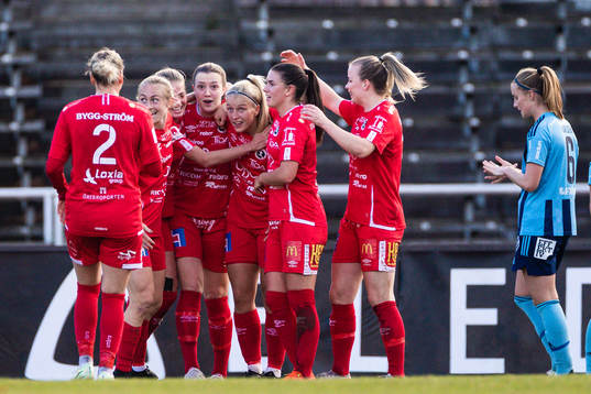 Örebros Katie Lockwood jublar