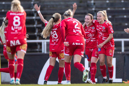 Örebros Katie Lockwood jublar