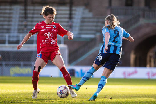 Örebros Elisabeth Pechersky och Djurgårdens Ebba Hed
