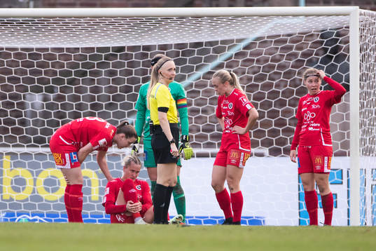 Örebros Elli Pikkujämsä med skada